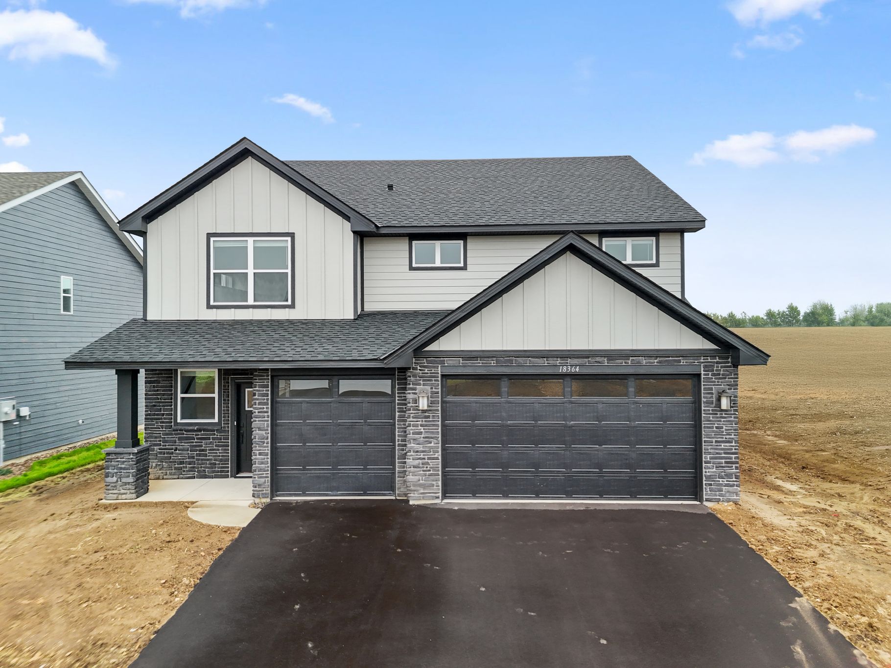 1 Voyageur Farms Davis QMI H S3505 Front Yard 1of2 F1