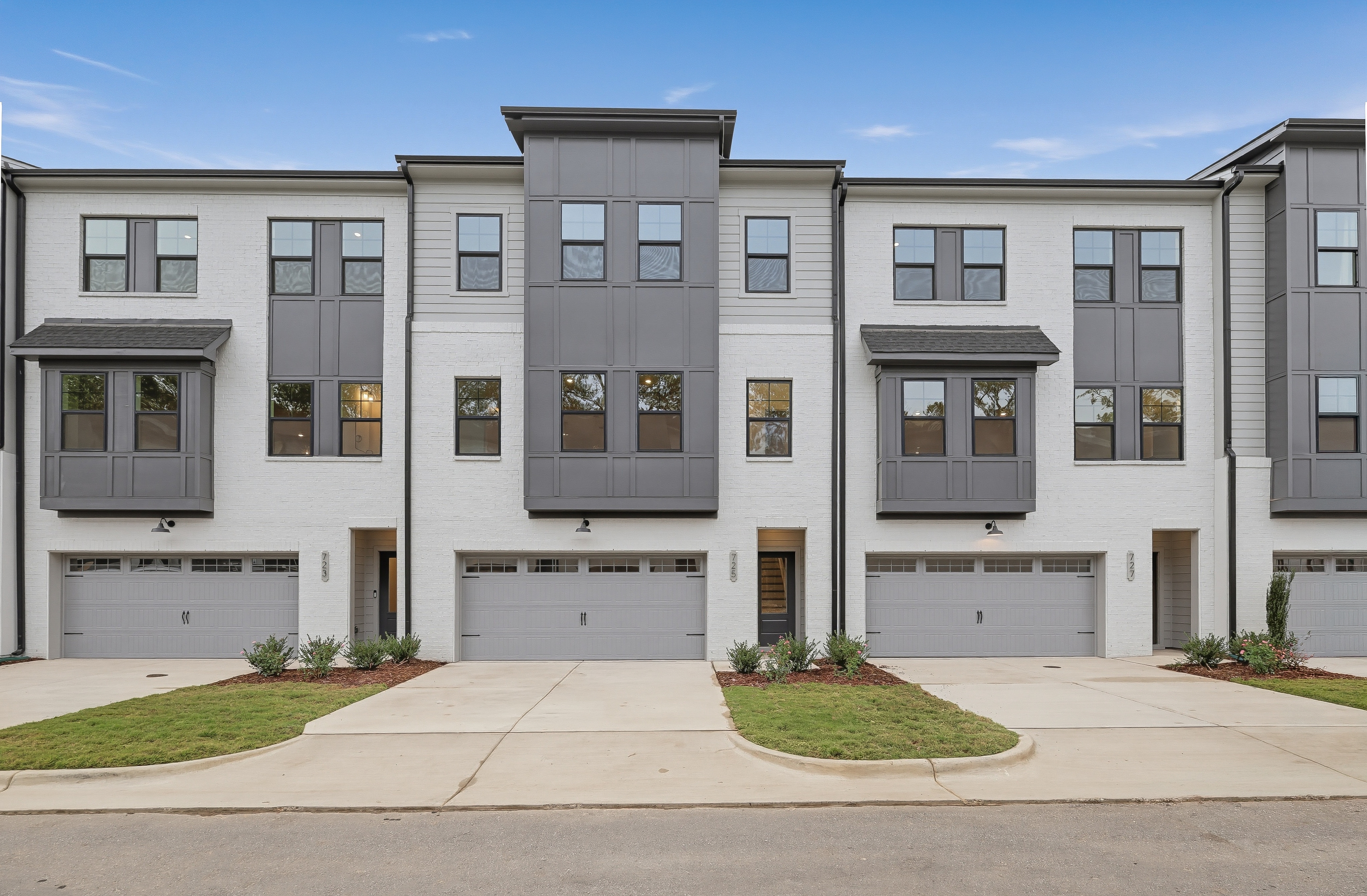 725 MILDRED OAKS CT.