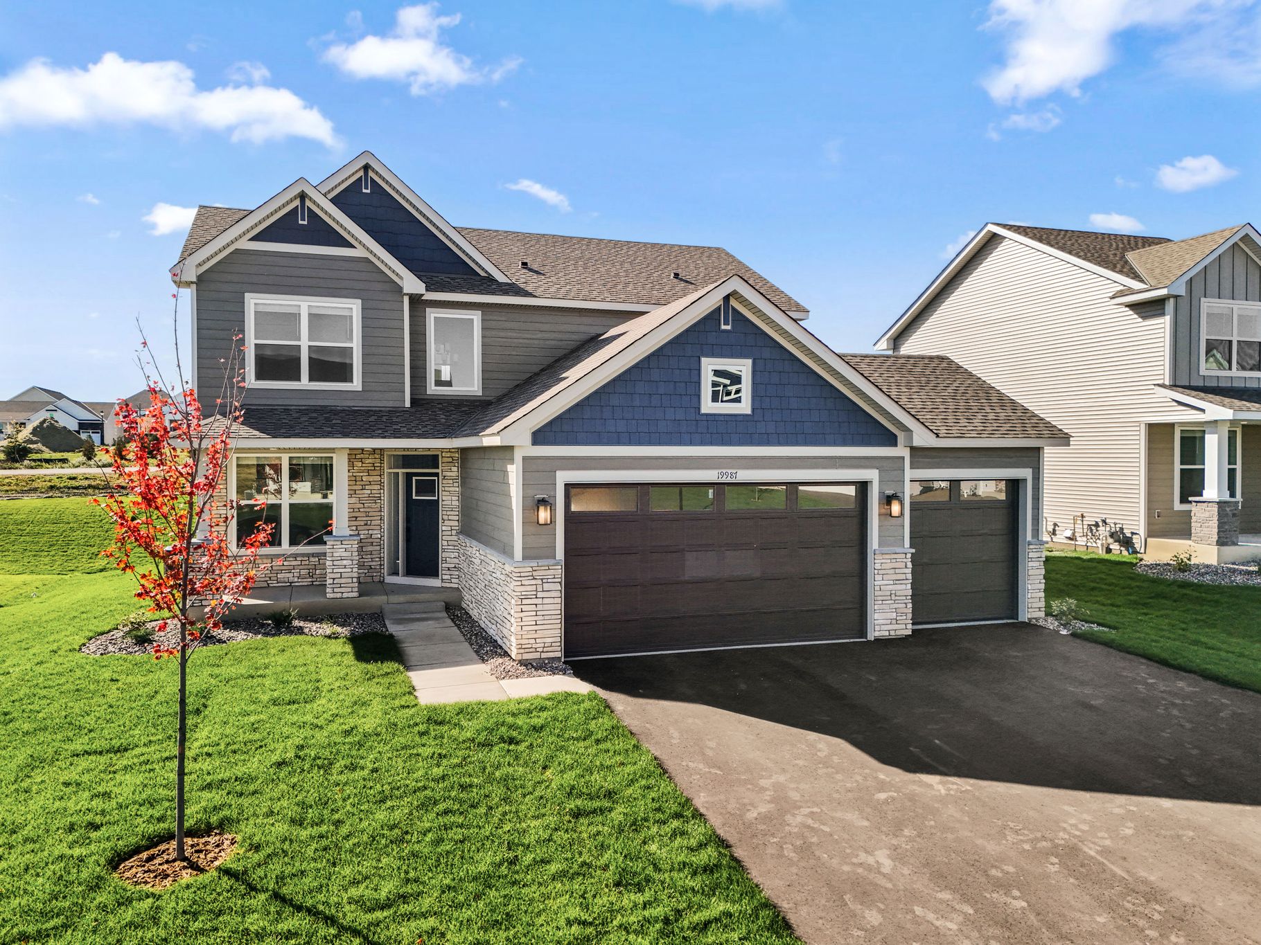 1 Amelia Meadows Springfield QMI H S1103 Front Yard 2of2 F1