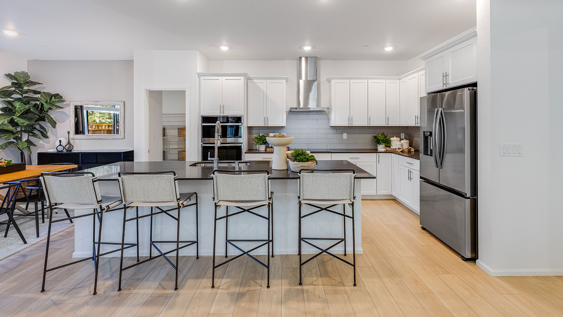 Uplands Whidbey NG Kitchen 2of4 Social min