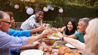 N Pic Dining Home Backyard Friends Toast Wine