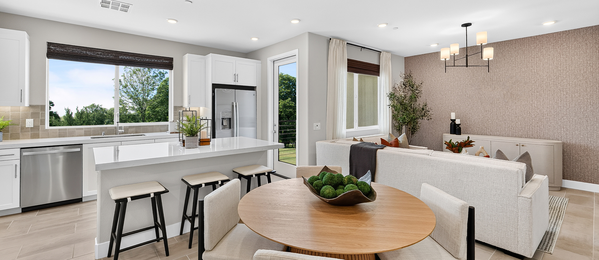 Chelsea Manhattan Square Res2 A Dining 2of4 F2