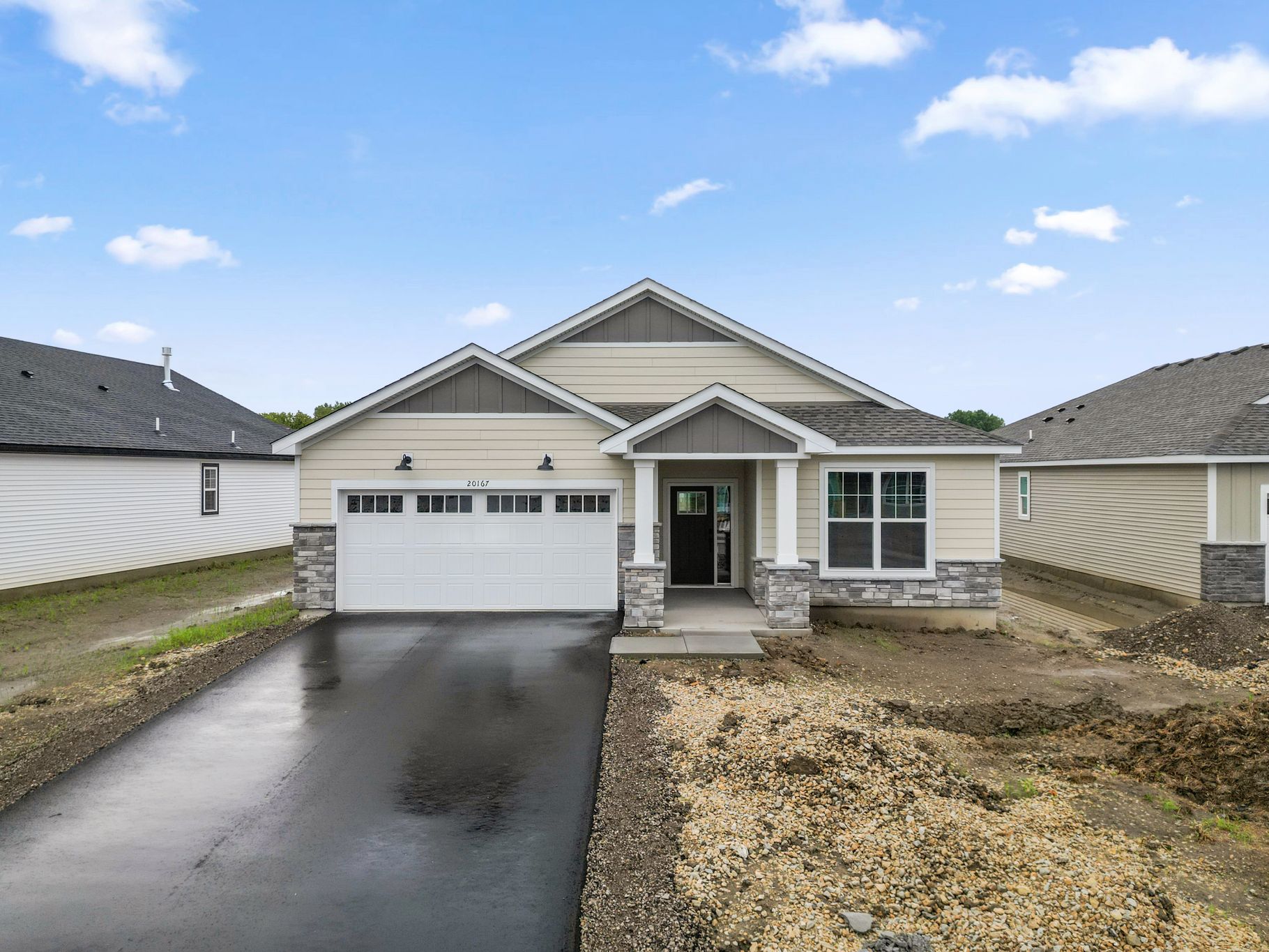 1 Tavera Salerno QMI H S7405 Front Yard F1