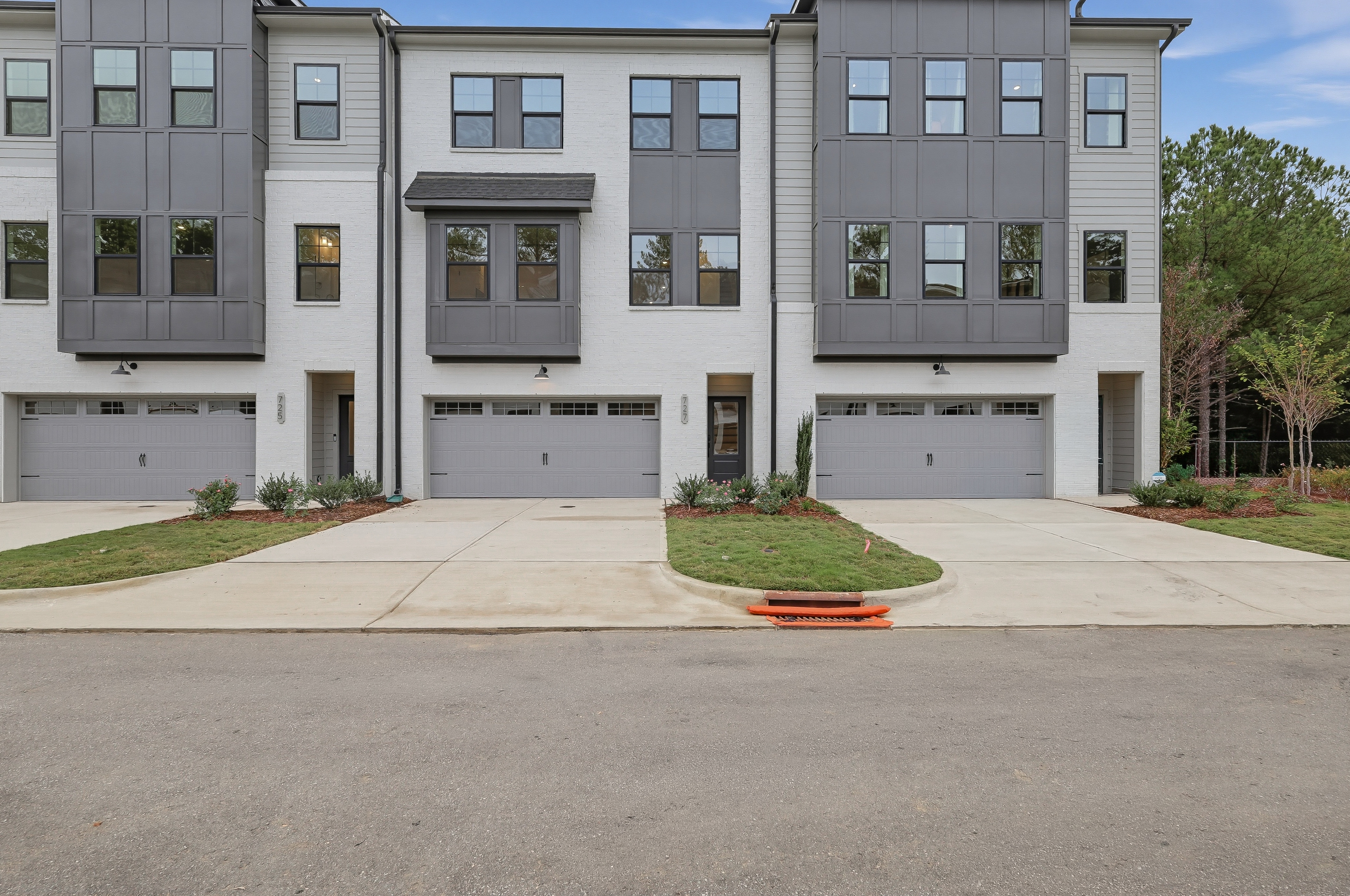 727 MILDRED OAKS CT.
