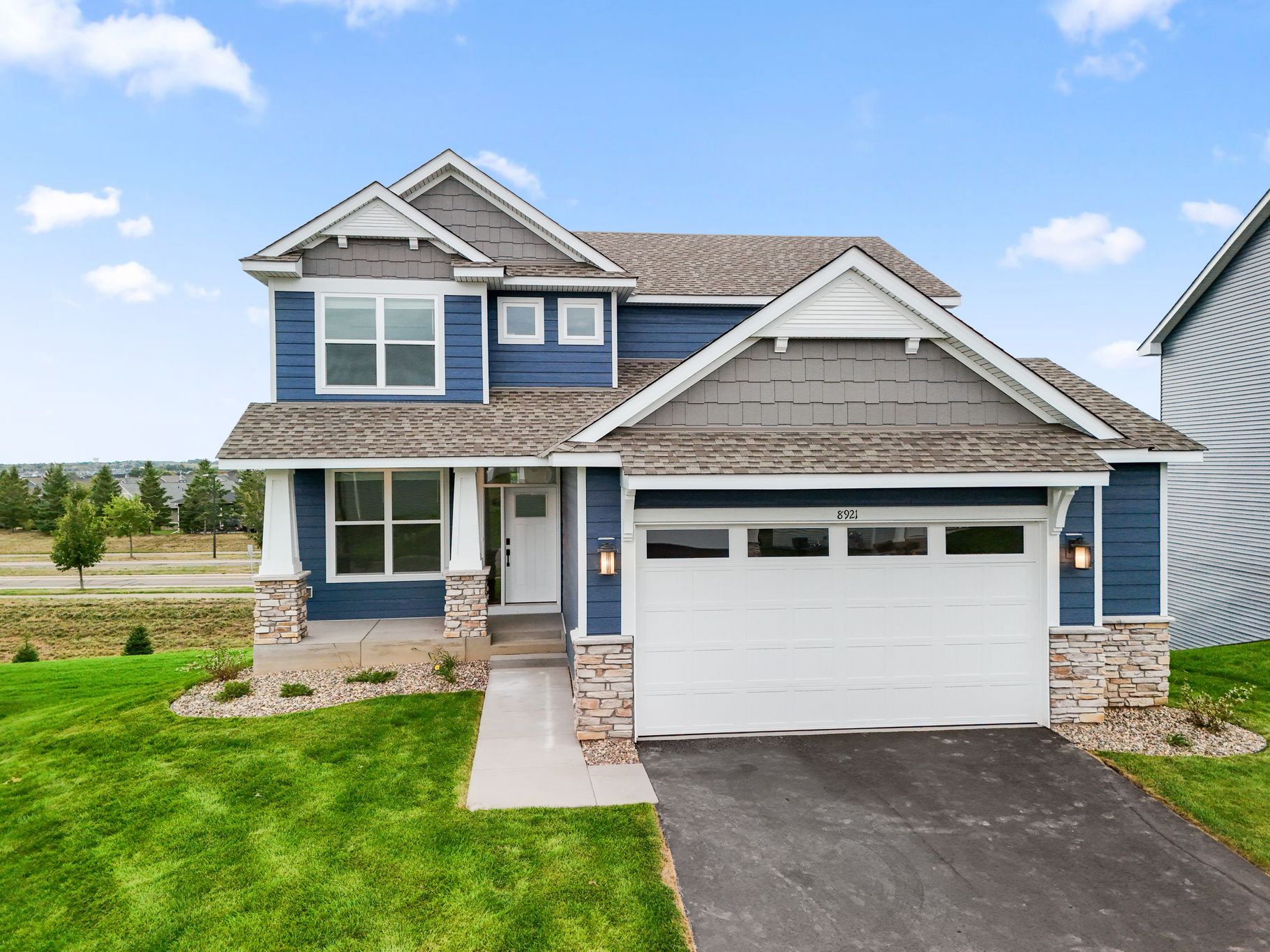 1 Westwind Bristol QMI H S2112 Front Yard 1of2 F1