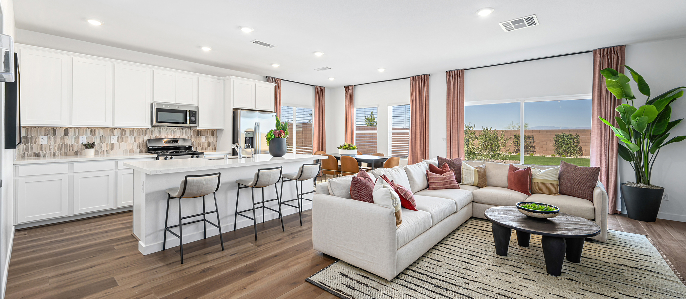 2405 Marcia Living 1of5 F1