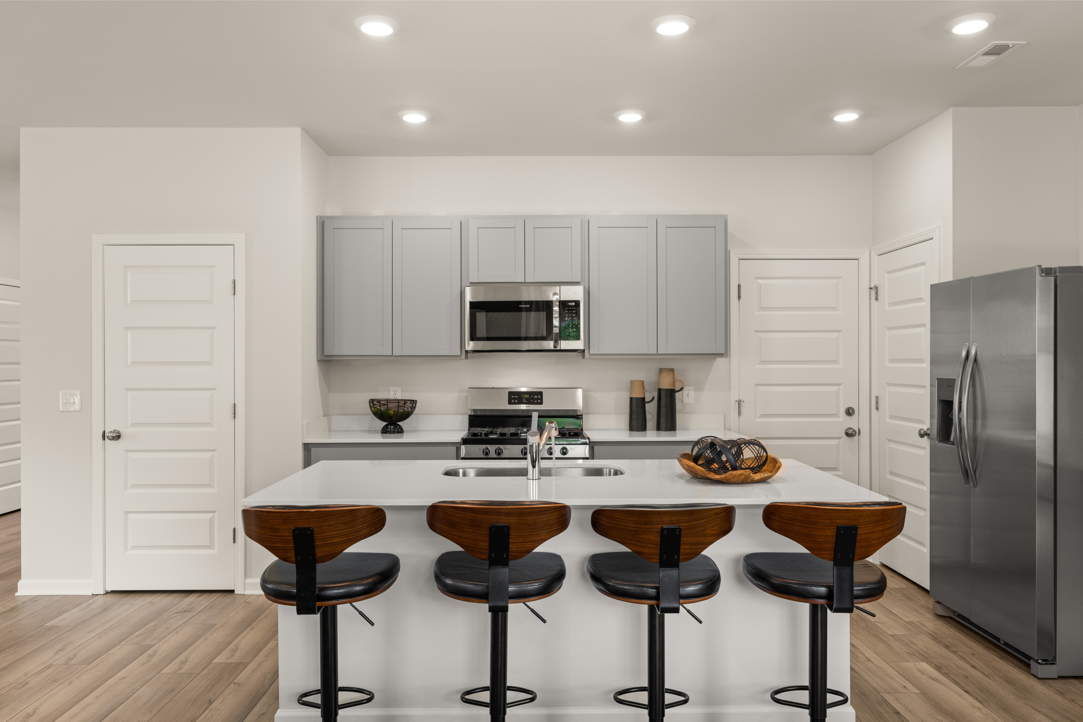 Cambridge Collection Gwynne Farms Broadmoor Kitchen 4of4 F1