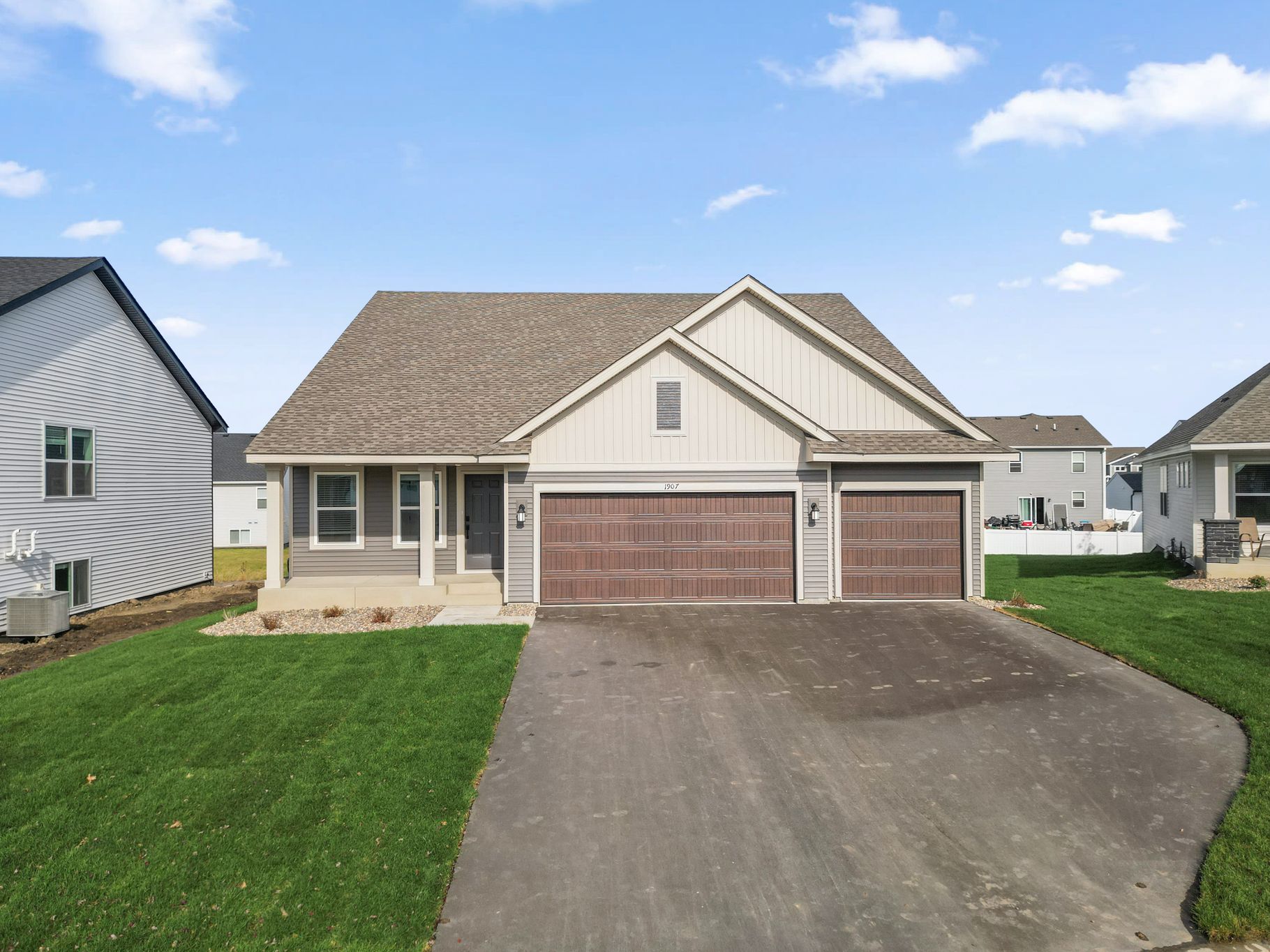 1 Timber Creek Donovan QMI H S4404 Front Yard F1