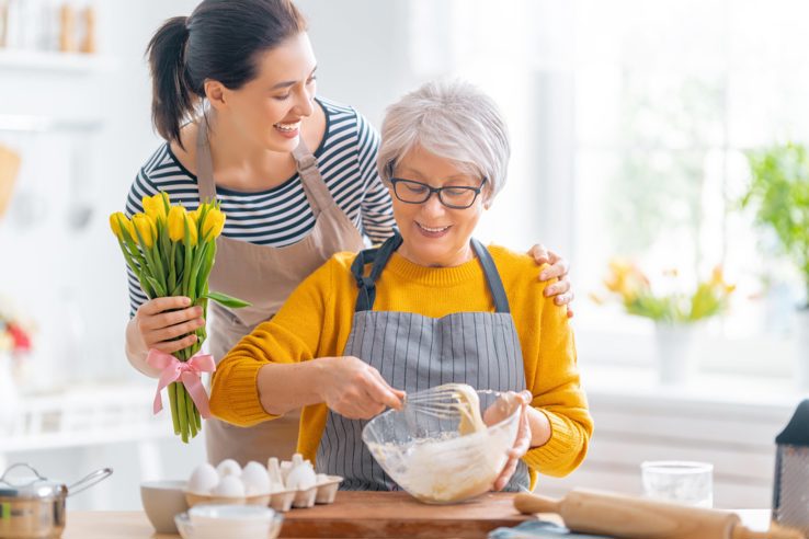 N Pic Mother Daughter Baking Flowers Mother