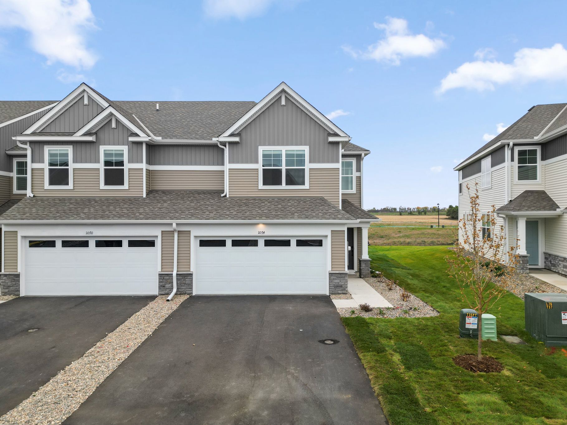 1074 Anmeadle Row exterior